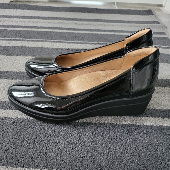 Naturalizer shoes - Picture 1 of 4